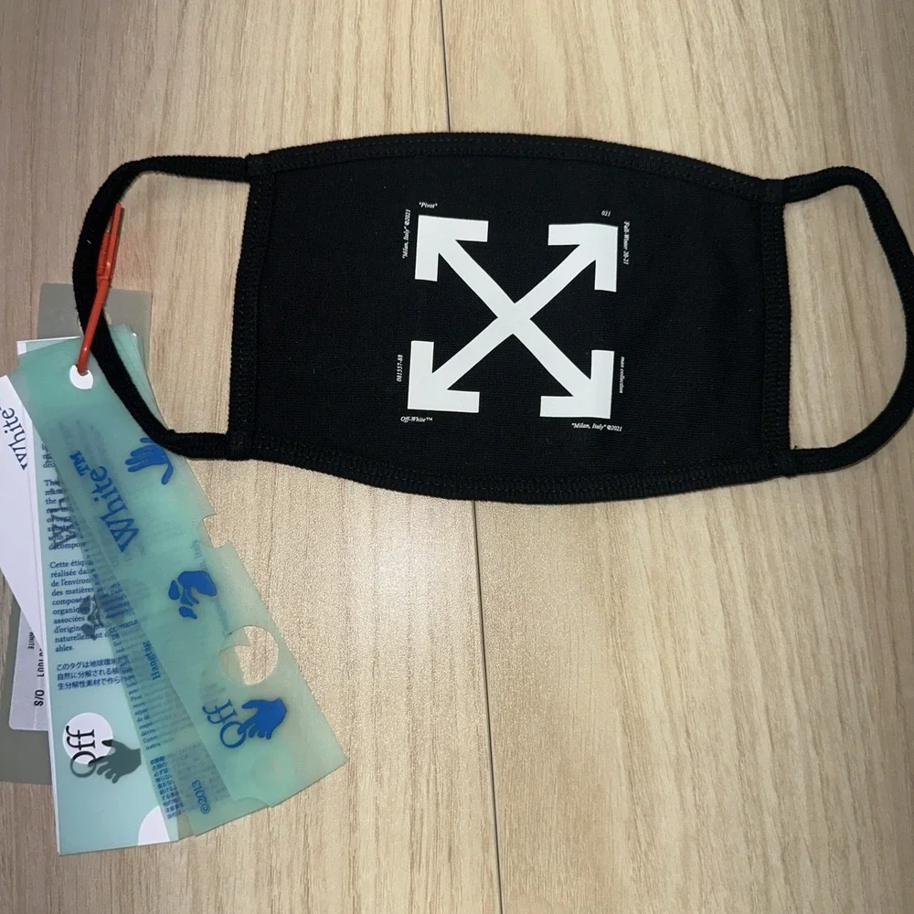 Off-White Spray/Arrow Mask Black & White- Bundle Authentic QR code New With Tags